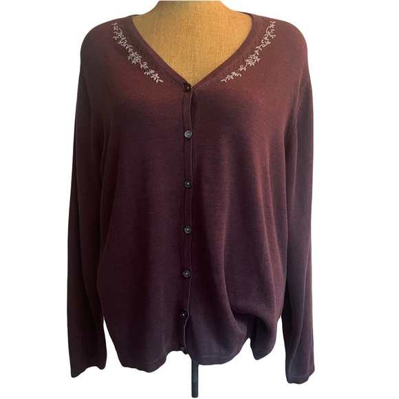 Venezia Sweaters - Venezia Embroidered(white )  dark purple Cardigan size 18/20
Very pretty